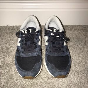 Women’s New Balance tennis shoes